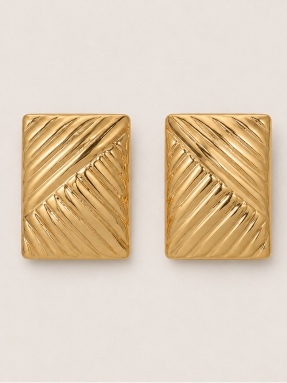 New! Preppy Classic Gold Geometric Earrings NWOT 1012